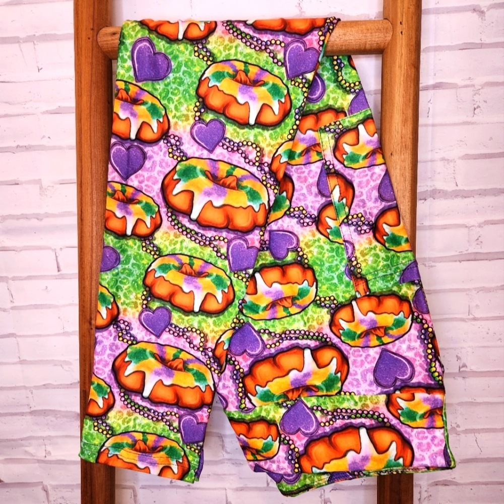 KING CAKE DONUT leggings w/ pockets